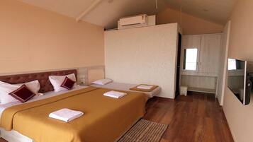 Desk, free WiFi, bed sheets