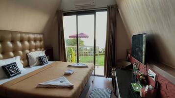 Cottage | Desk, free WiFi, bed sheets