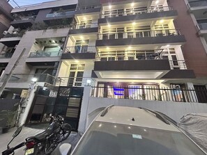 Mặt tiền nơi lưu trú