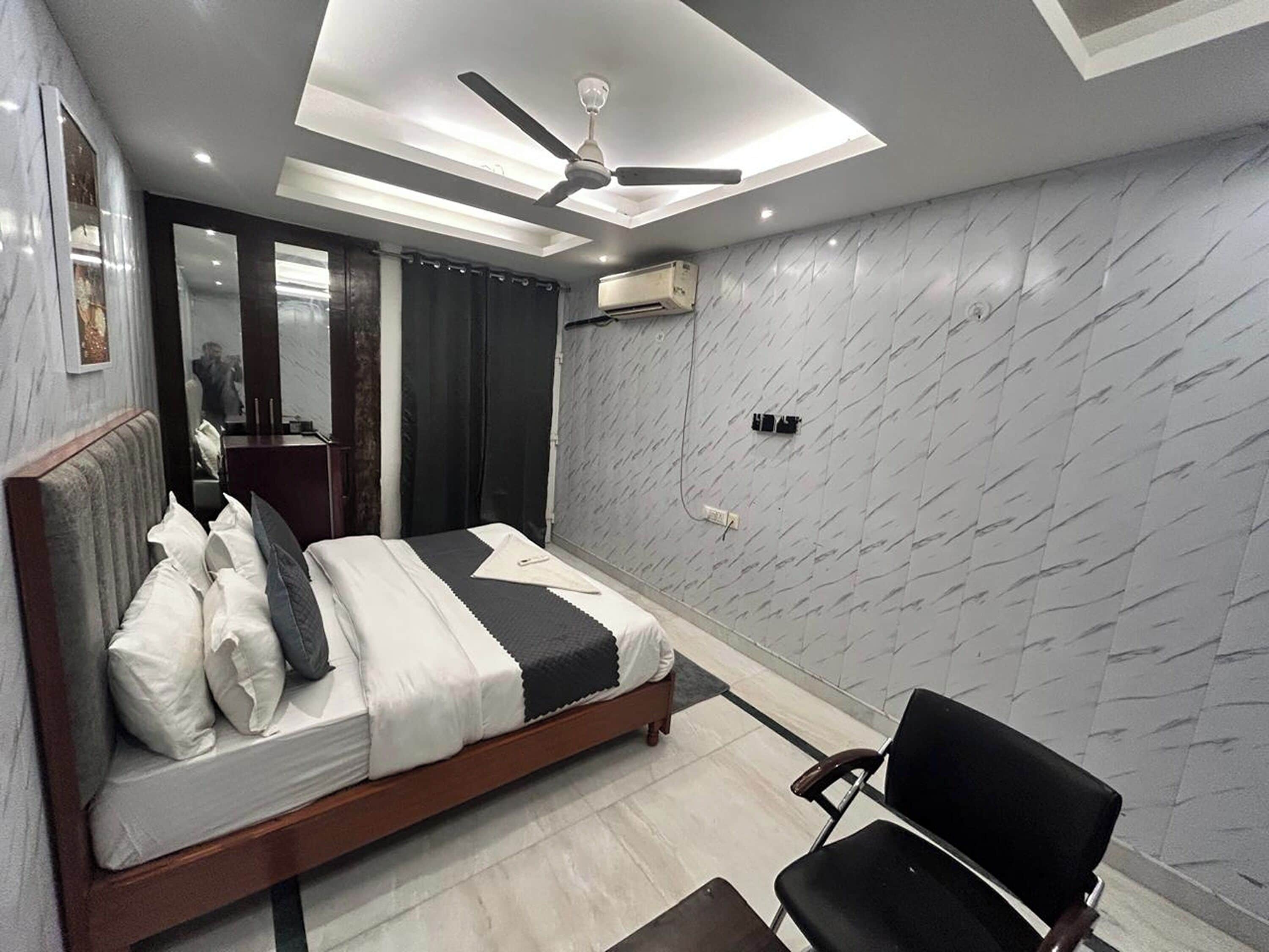 クラシック ルーム | デスク、アイロン / アイロン台、WiFi (無料)、ベッドシーツ