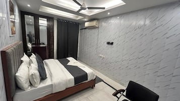 Rom – classic | Skrivebord, strykejern/-brett, wi-fi (inkludert) og sengetøy