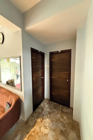 Lobby. Hotel Stay Inn Rabale