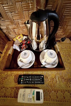 Desk, iron/ironing board, free WiFi, bed sheets - The Suwi Huts (Penida Island)