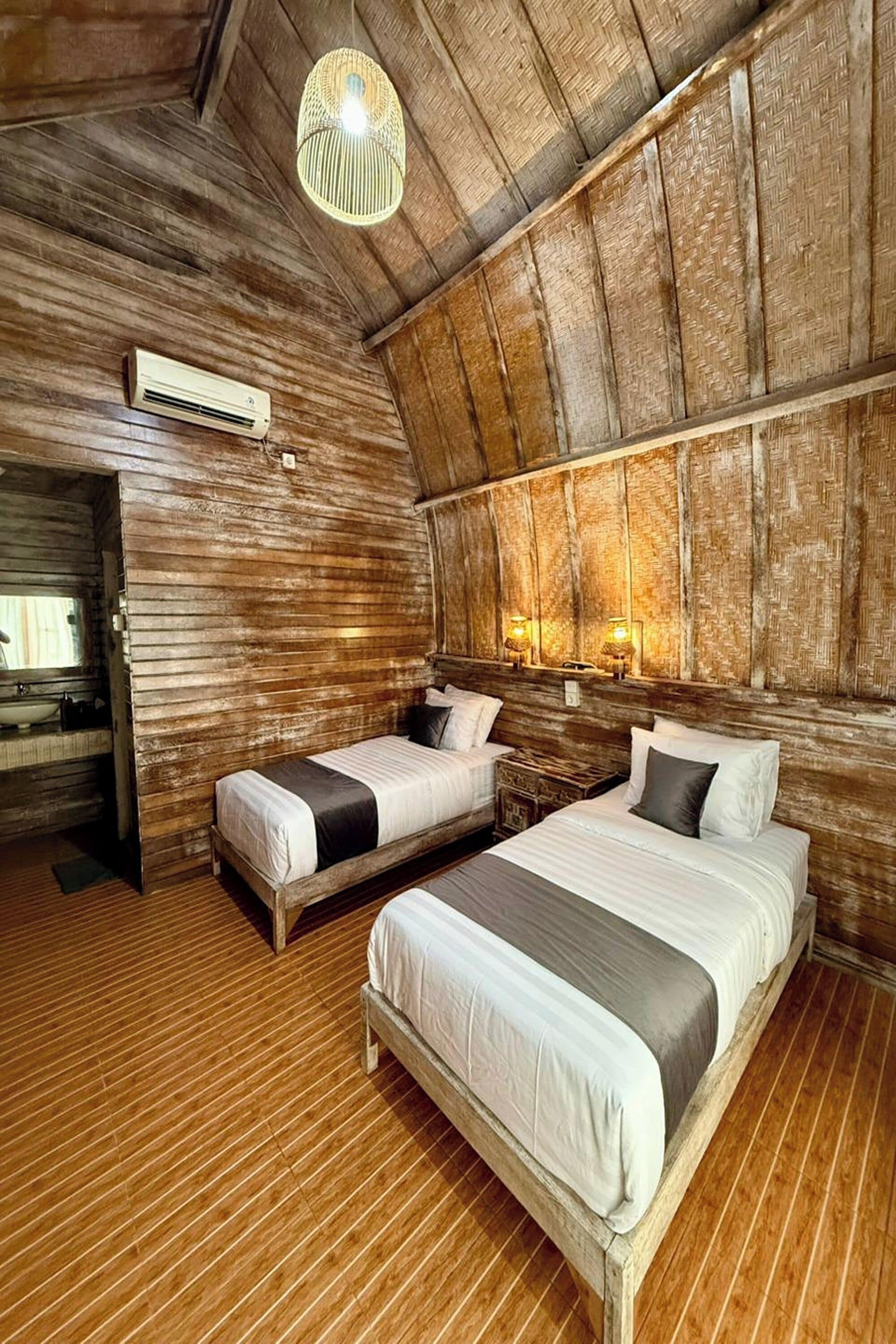 Deluxe Twin Room, Pool View | Desk, iron/ironing board, free WiFi, bed sheets