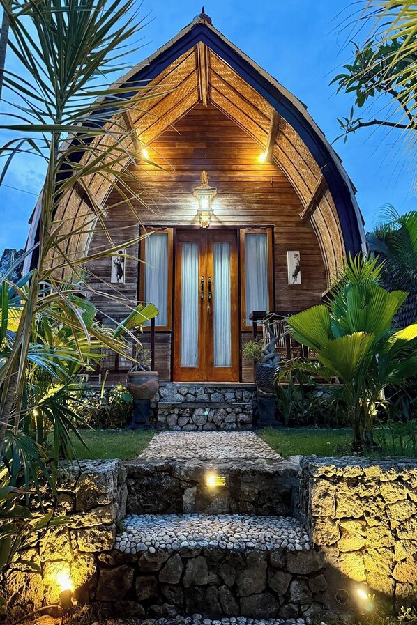 Exterior - The Suwi Huts (Penida Island)
