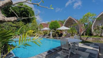 Kolam renang outdoor