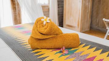 Deluxe Room, Pool View