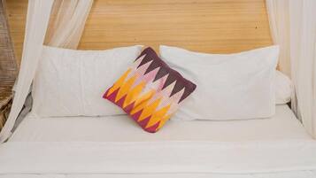 Standaard kamer, uitzicht op tuin | Een bureau, een strijkplank/strijkijzer, gratis wifi, beddengoed