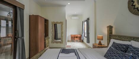 Villa, 2 Bedrooms | Desk, free WiFi, bed sheets