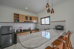 Villa, 2 chambres | Cuisine partagée