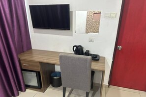 迷你吧、客房內保險箱、書桌、遮光布/窗簾