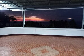 Breakfast area - Seven Waves Beachfront (Bauang)