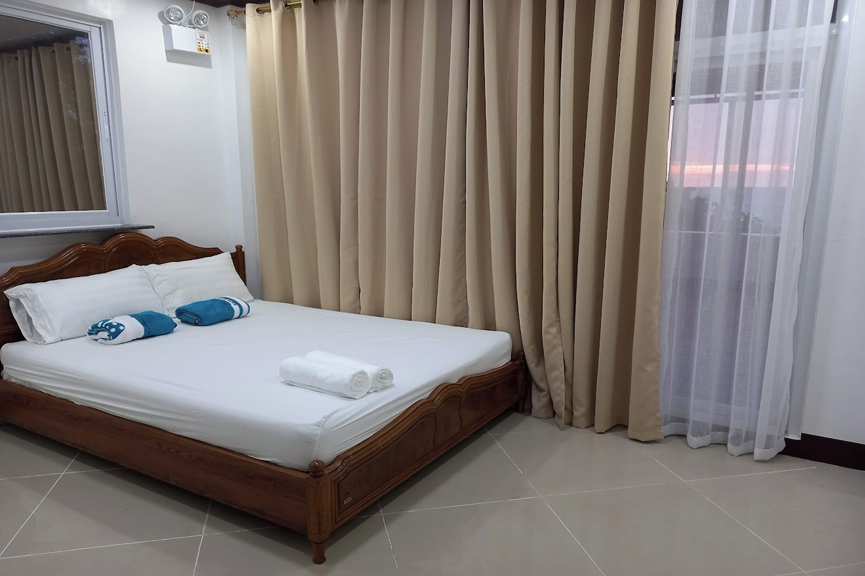 Deluxe Double Room, Balcony, Sea View | Desk, free WiFi, bed sheets