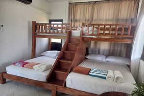 Family Room | Desk, free WiFi, bed sheets - Seven Waves Beachfront (Bauang)