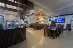 Desayuno de cocina local (PHP 220 por persona) 