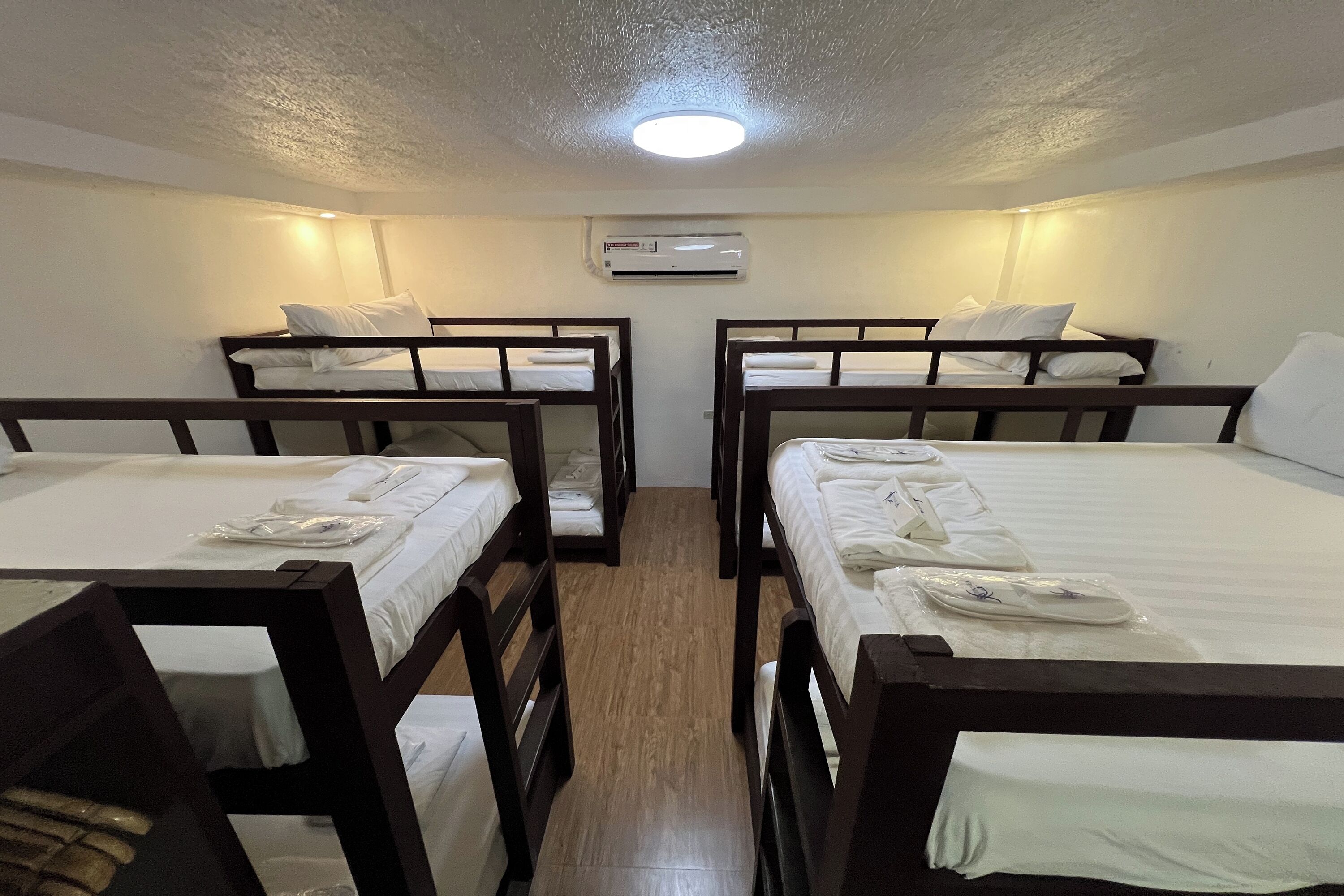 Dormitório compartilhado | Escrivaninha, Wi-Fi de cortesia, roupa de cama