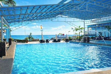 Outdoor pool. Funtasea Hotel and Beach Resort