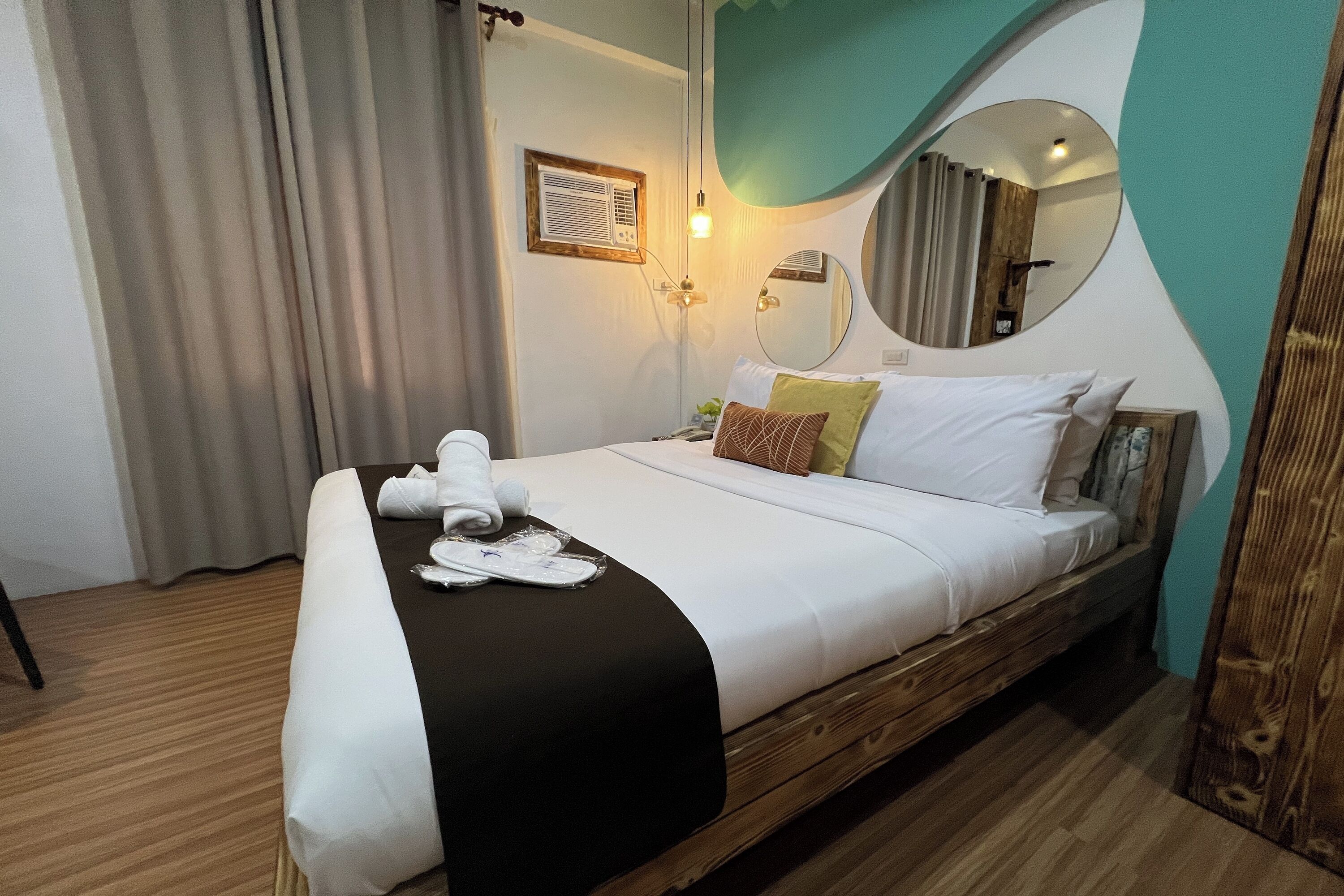 Deluxe Room | Desk, free WiFi, bed sheets