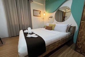 Deluxe Room | Desk, free WiFi, bed sheets - Funtasea Hotel and Beach Resort (Iba)
