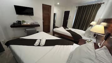 Habitación con 2 camas individuales | Escritorio, wifi gratis y ropa de cama