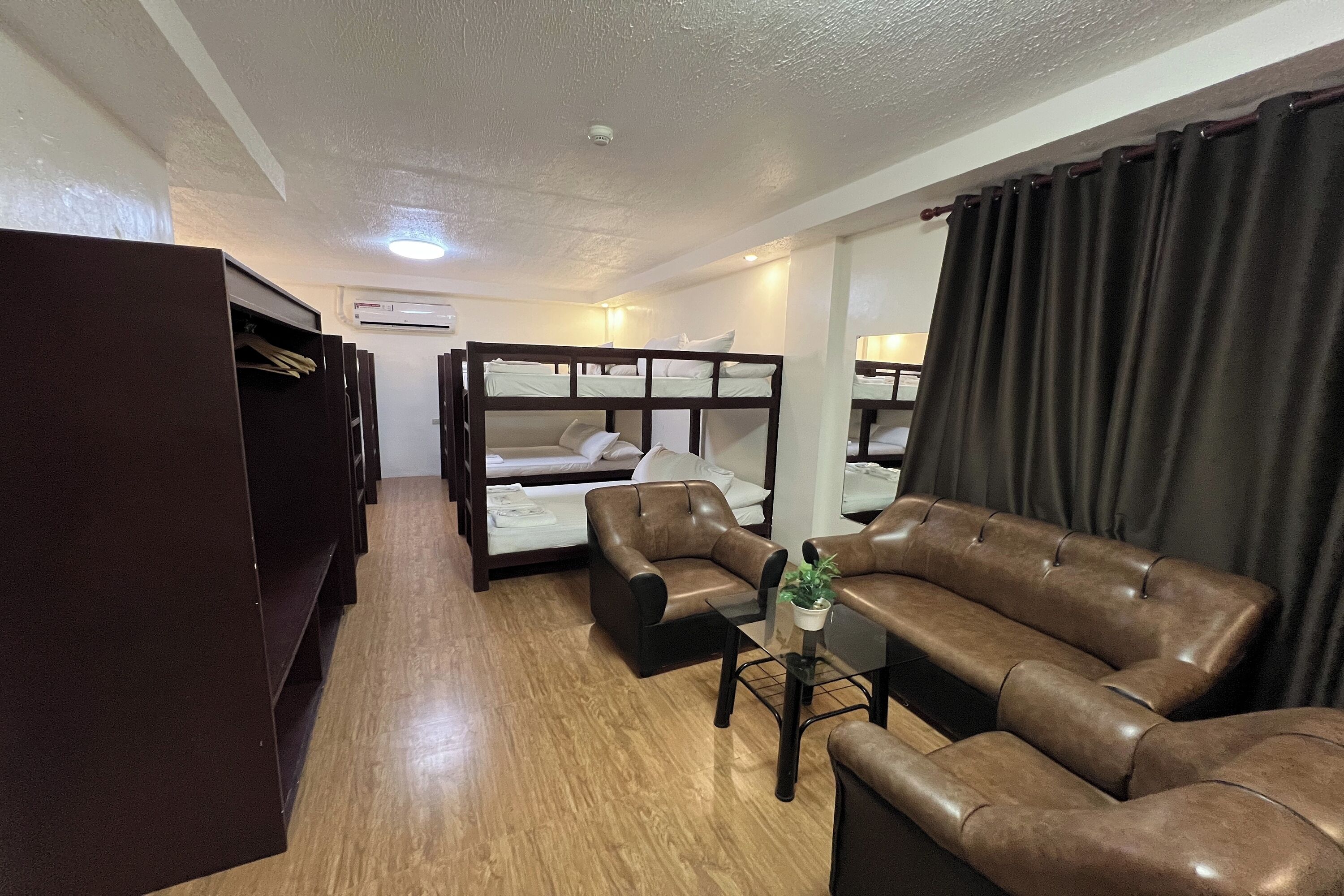 Dormitorio compartido | Escritorio, wifi gratis y ropa de cama 