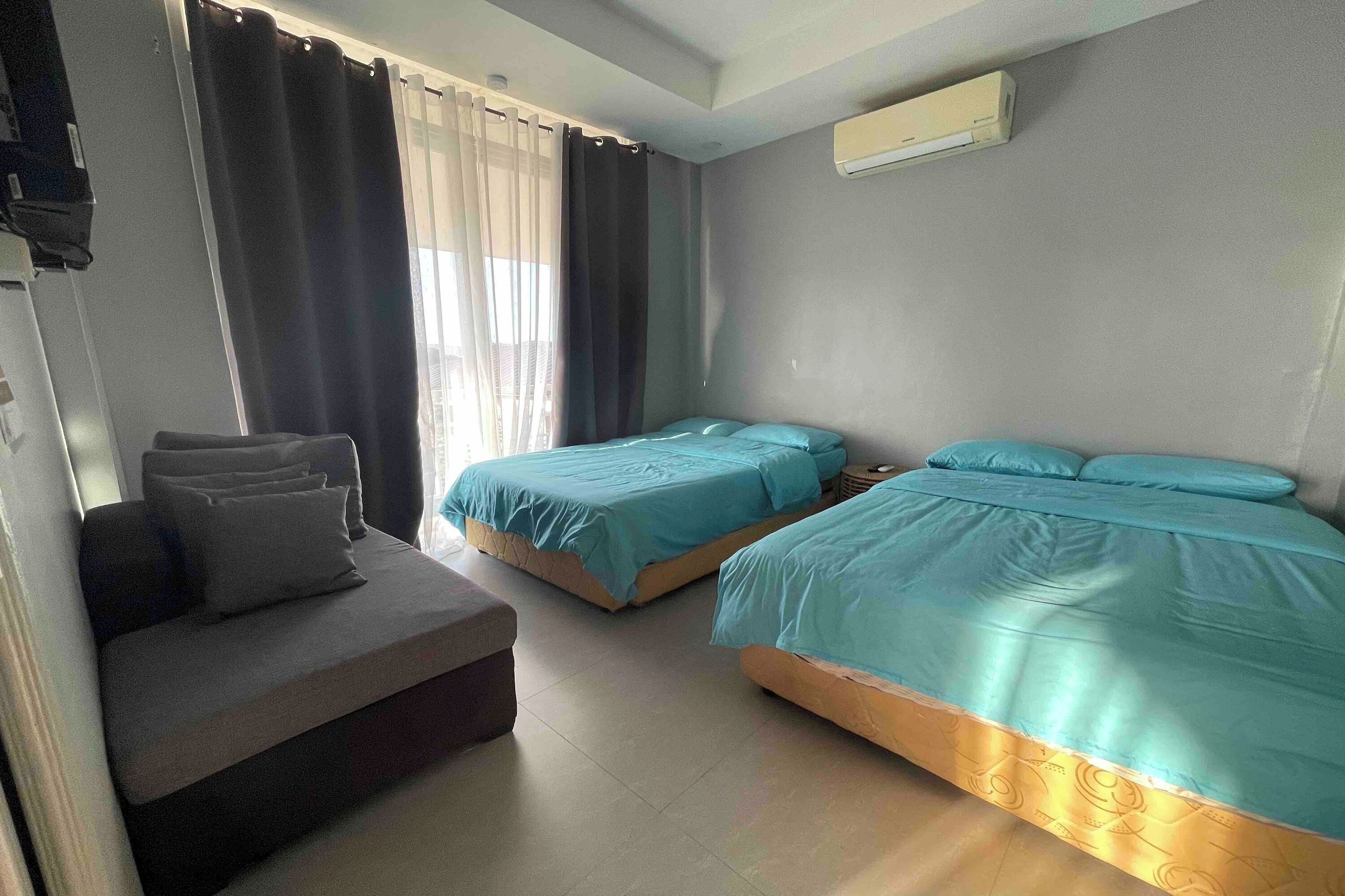 Loft familiar, vistas a la piscina | Escritorio, camas supletorias, wifi gratis y ropa de cama