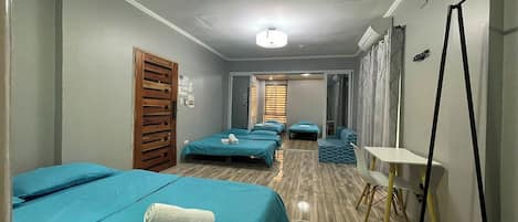 Family Room | Desk, rollaway beds, free WiFi, bed sheets