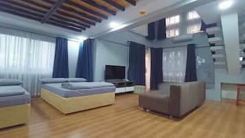 Familjeloft | Skrivbord, extrasängar, gratis wi-fi och sängkläder