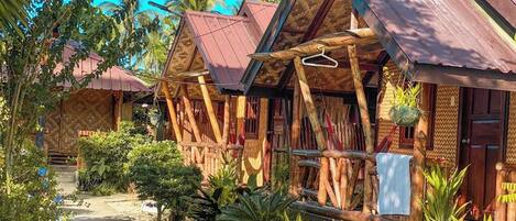 Vista frontal de la propiedad