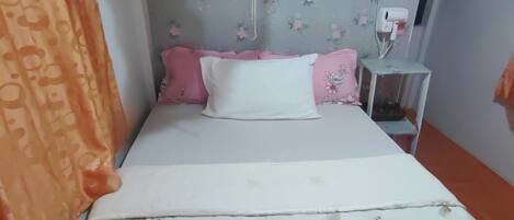 Desk, free WiFi, bed sheets