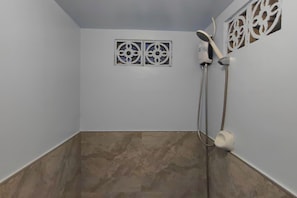 Family Room | Bathroom