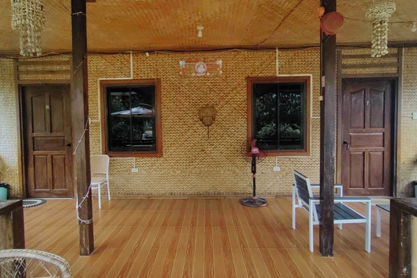 Quadruple Room | Meja, Wi-fi percuma, cadar katil