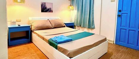 Single Room | Desk, free WiFi, bed sheets