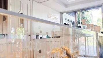 Se ofrece un desayuno típico de la región (200 PHP por persona)