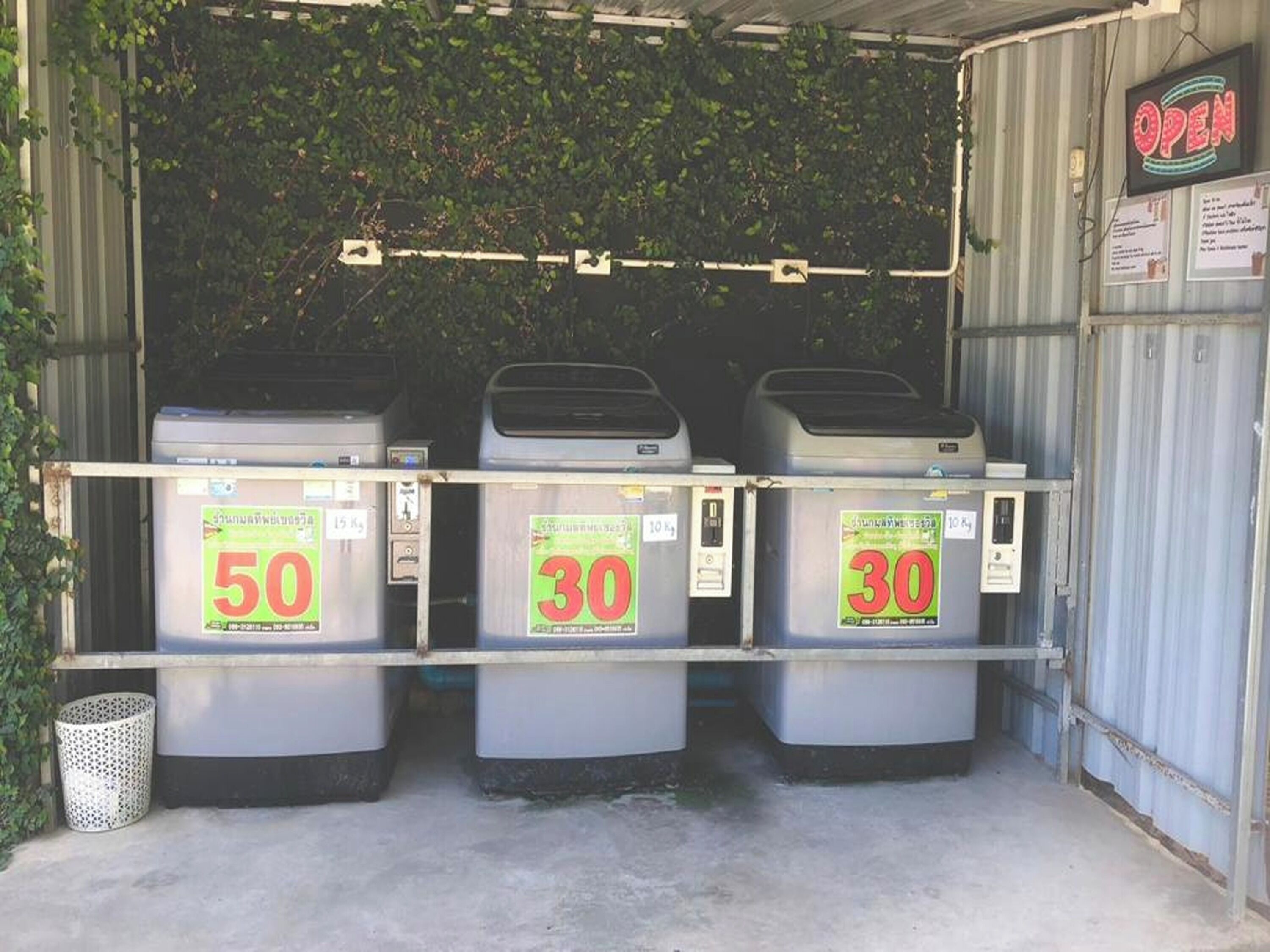 Vista frontal de la propiedad