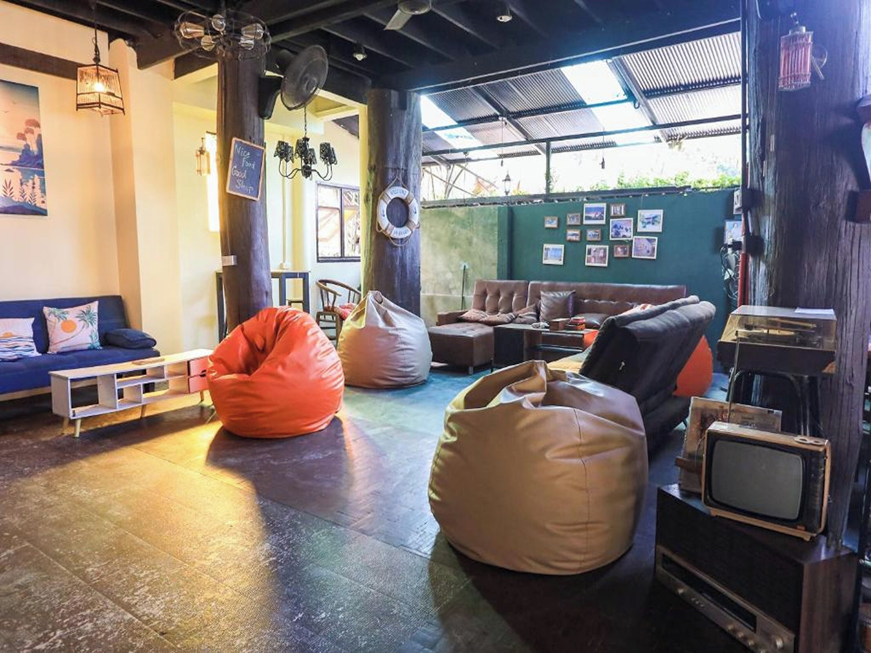 المنشأة من الداخل