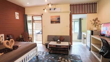 Superior Double Room | In-room safe, iron/ironing board, free WiFi, bed sheets