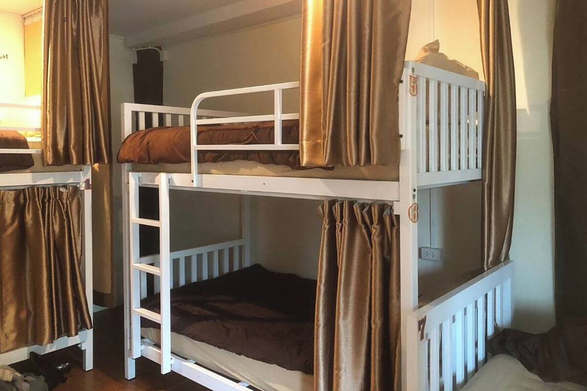 Gemeinsamer Schlafsaal, Gemischter Schlafsaal