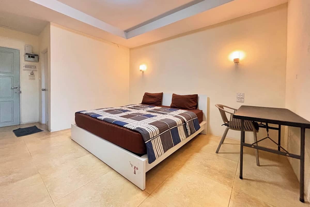 Standard Double Room | Desk, free WiFi, bed sheets