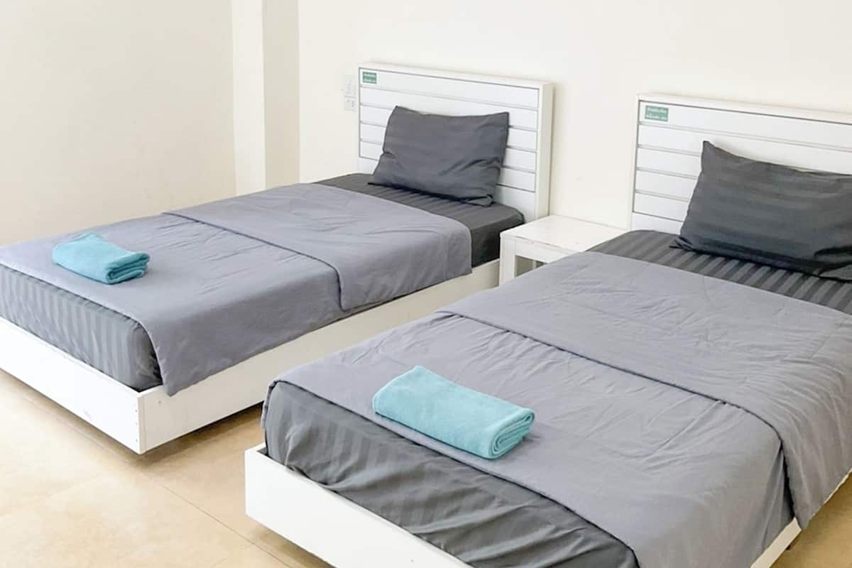 Standard Twin Room | Desk, free WiFi, bed sheets