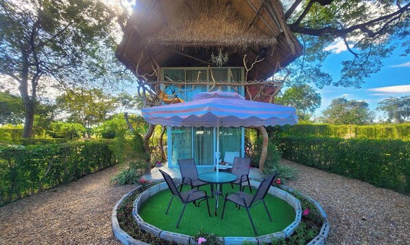 Tree House | Terrace/patio - Merlin Hut & Farm (Kanchanaburi)