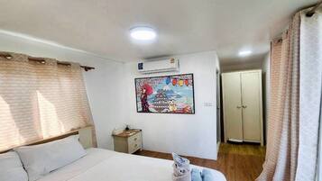 Double Room, 1 King Bed | Free WiFi, bed sheets