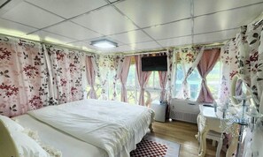 Cabane dans un arbre | Accès au Wi-Fi (inclus), literie fournie