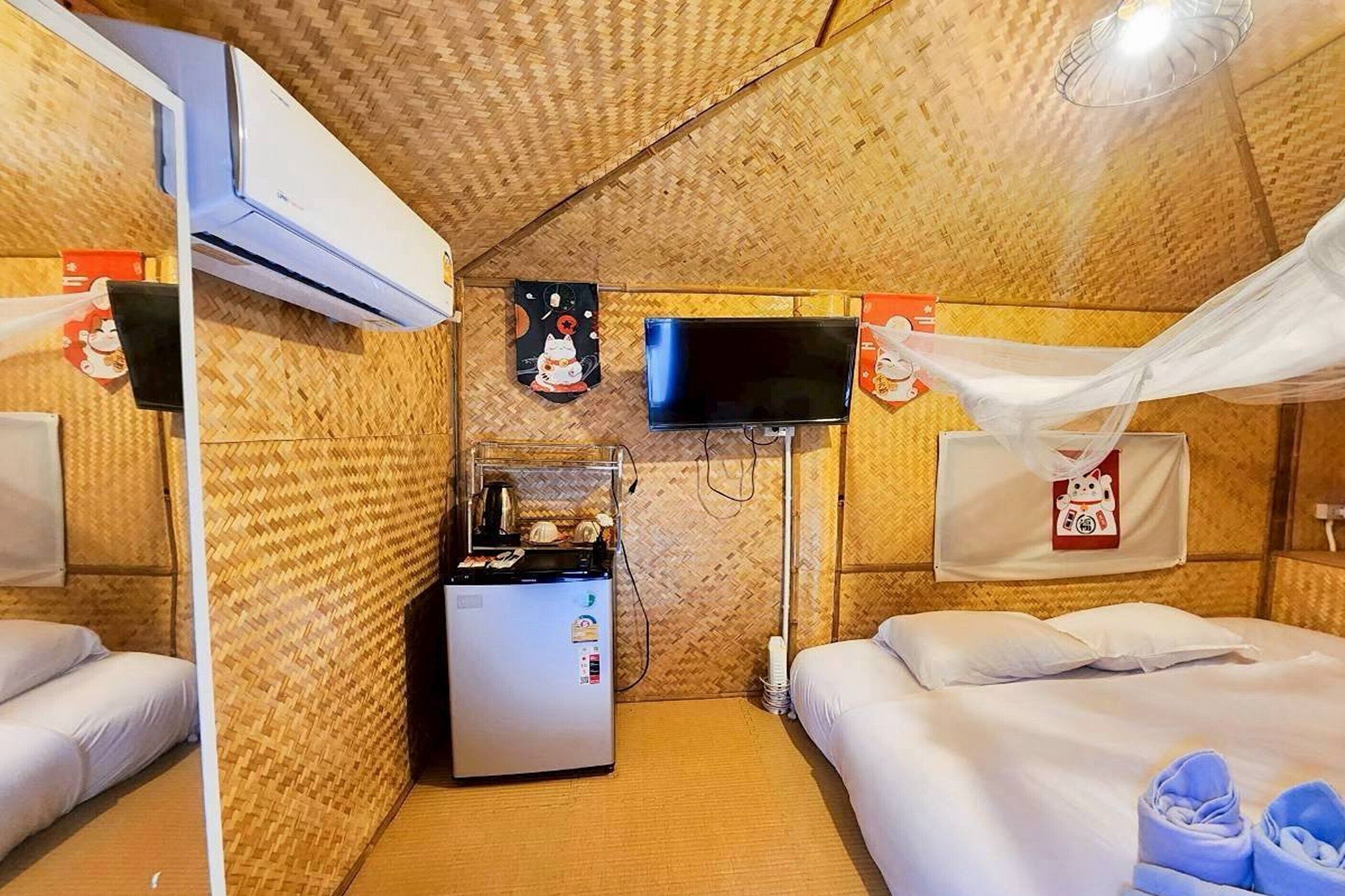 Senior Double Room | Free WiFi, bed sheets