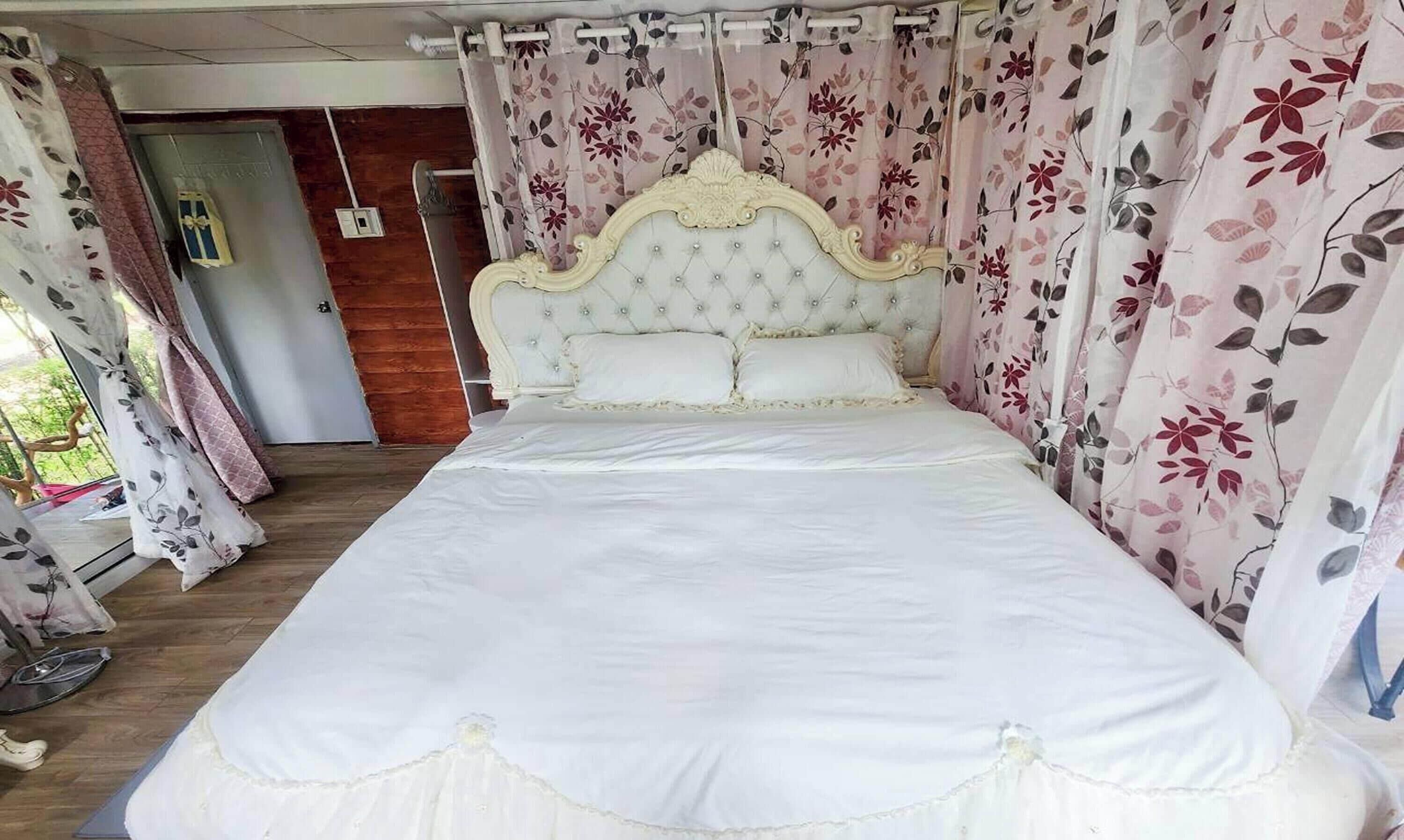 Tree House | Free WiFi, bed sheets