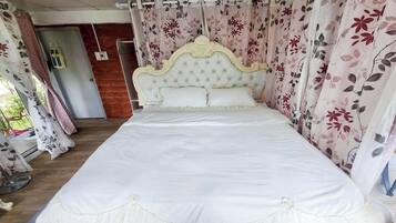 Tree House | Free WiFi, bed sheets