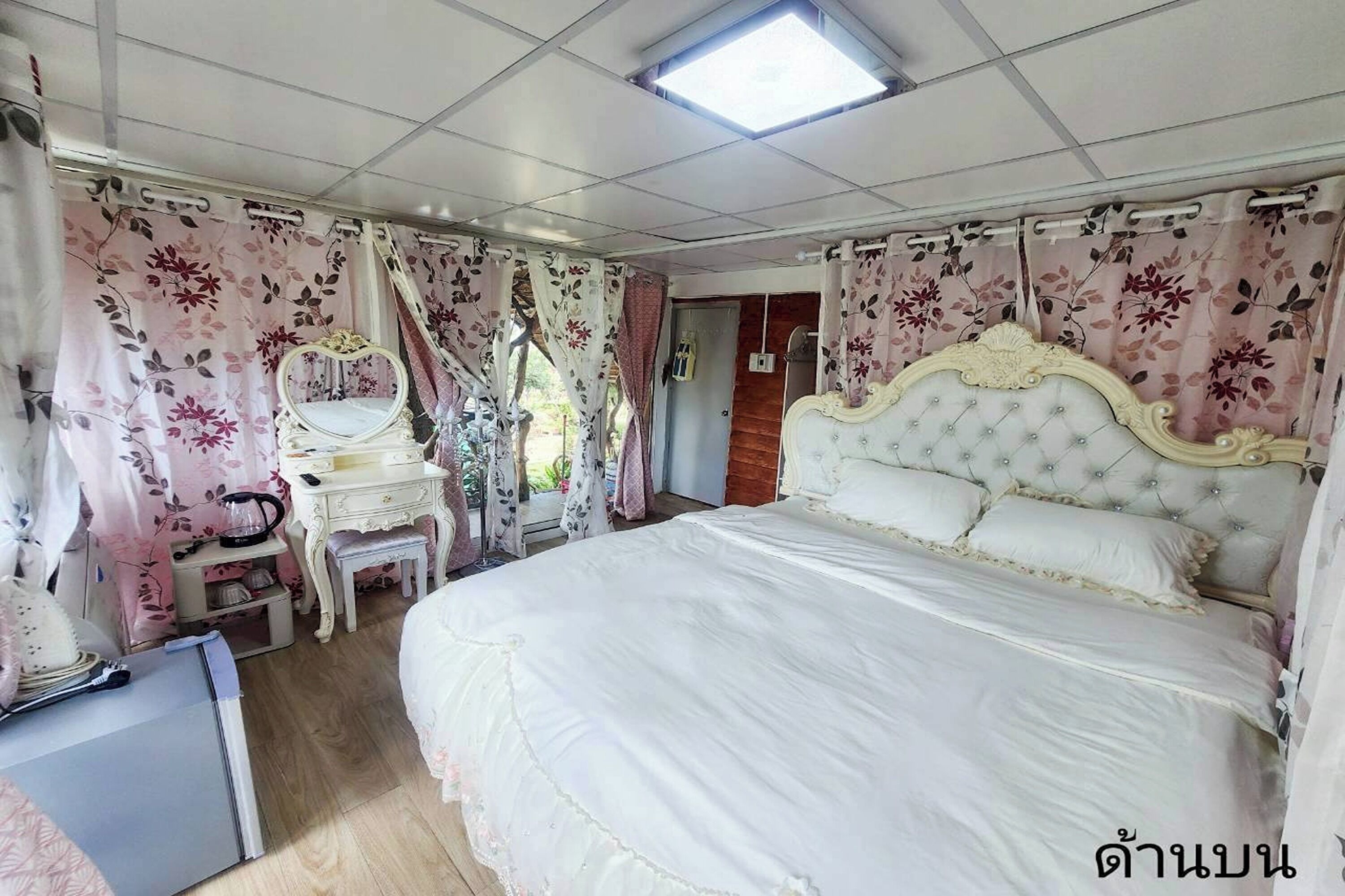 Tree House | Free WiFi, bed sheets