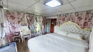 Free WiFi, bed sheets