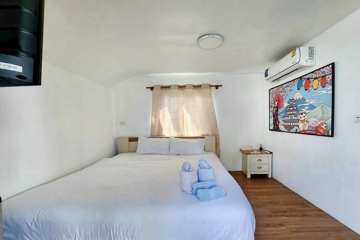 Double Room, 1 King Bed | Free WiFi, bed sheets