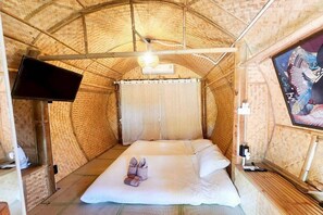 Free WiFi, bed sheets - Merlin Hut & Farm (Kanchanaburi)